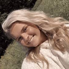 Shelly Custer's Instagram, Twitter & Facebook