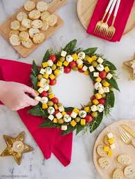 Aperitif Plateau De Fromage Couronne De Noel Christmas Cheese Christmas Appetizers Party Cheese Platters