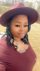 Hi beauties! My name is Angie aka Miss Prissy. I'm a 54 year old empty  nester in Raleigh. I absolutely love traveling but I find it hard to find  friends that have