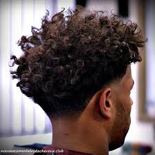 Vous cherchew des perruque homme à prix bas? 40 Coupes De Cheveux Diaboliquement Beau Pour Les Hommes Noirs Cheveux Coupes Diaboliquement Hommes Taper Fade Curly Hair Taper Fade Haircut Fade Haircut