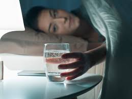 Penelitian menguji pelaku diet yang minum air putih mereka yang minum setengah liter air 30 menit sebelum makan berhasil menurunkan berat badan 44 persen lebih banyak daripada mereka yang tidak. Minum Air Putih Sebelum Tidur Bisa Turunkan Berat Badan Gen