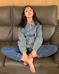 Kim Bora Feet R Kpopfeets Kpopfeets Kpop Pakaian Bandara Aktris Pakaian