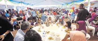 Oleh yang demikian, kebaikan dan keburukan rumah terbuka yang mewarnai fokus perbincangan akan dihuraikan dengan lebih terperinci demi kebaikan kita seharusnya berterima kasih kepada pihak kerajaan kerana menganjurkan majlis rumah terbuka yang dapat dihadiri oleh pelbagai kaum. Mt961013 Livejournal
