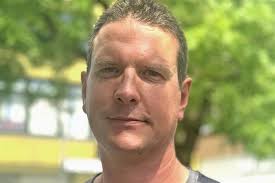 Als Erwachsener wieder die Schulbank drücken