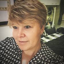 Encouragement for new knitters to try complex patterns