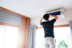 Es senkt nicht nur die temperatur, sondern helfen uns auch, die trockene luft zu meiden und allergene, staub und rauch zu reduzieren. Installation Der Klimaanlage Im Schlafzimmer Renovieren Net