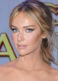 She then studied at the department of journalism and political science at warsaw university. Magda Mielcarz Maquillaje Para El Cabello