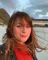 I morgen spiller vi på @antikvariatet i Trondheim. Tar med litt av denne  vinden og røde solen fra nord, håper vi sees!! 😍☀️🌅