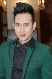 Nguyên Vũ điển trai như sao Hàn, thân thiết bên gái 2 con Hương Giang