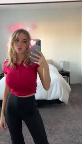 Дивись. Zoe Moore Nude Nipples In Mirror - Hot Video Порно відео CUMS.