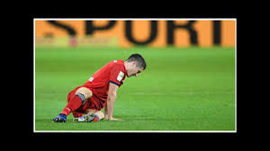 Droht der fc bayern der nächste verletzungsbedingte ausfall? Fc Bayern Robert Lewandowski Verletzt Polen Kapitan Abgereist Youtube