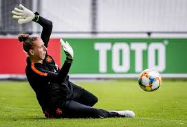 Check spelling or type a new query. Sari Van Veenendaal Is Terug Als Eerste Keus Onder De Lat Na Een Voetbaljaar Van Hoogte En Dieptepunten Trouw