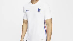 Maillot de foot de l'équipe de france de football pour l'euro 2021 en version match. Les Nouveaux Maillots De L Equipe De France Pour L Euro Entrent En Scene