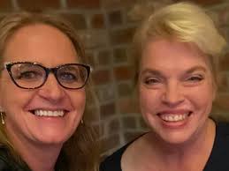 Janelle en Christine Brown vier maanden na overlijden Garrison herenigd