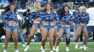 The squad performs a variety of dance moves during home games at nissan stadium. Tennessee Titans Ultimate Cheerleaders