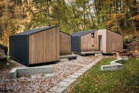prefab cabins designed to embrace nature near lake bled field mag maison prefabriquee maison prefabriquee bois maison bois