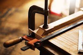 Outil essentiel pour assurer un. Serre Joints Tout Savoir Sur Cet Outil Indispensable Aux Bricoleurs