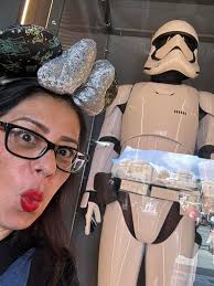 What are the best tips for a solo one-day park hopper trip to Disneyland?