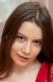 Alice Wayne's Instagram, Twitter & Facebook