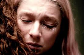 Doniella davy, the makeup artist for the hbo show about druggy teens and their gloriously unhinged eye makeup, walks us through the inspiration, products, and process behind three key euphoria looks — and our own attempts to recreate them. The Makeup On Euphoria Is Too Extra Not To Stan