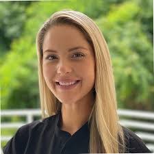 Leah Howe's Instagram, Twitter & Facebook