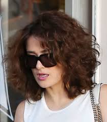 The iconic actress opted for loose, richly textured curls at the rihanna's first annual diamond ball last december 11, 2014. See Salma Hayek Rocks Natural Curly Hair You Can Too Mamaslatinas Com