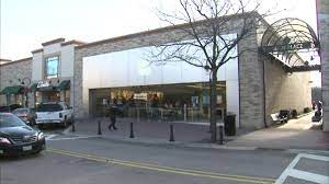 Use the apple retail store genius bar section of apple's website to schedule an appointment to see an apple genius. Naperville Apple Store Targeted In Bold Daytime Robbery Abc7 Chicago