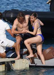 Οι τρυφερές στιγμές & τα water sports Stefanos Tsitsipas 8eodwra Petalas H Synh8eia Poy Den Alla3an Stis Diakopes Toys Sth Mykono Marie Claire O Ti Exei Shmasia Gia Tis Gynaikes