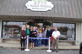 4 Messy Monkies cuts ribbon