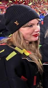 Travis Kelces Mom Donna hat ihn "etwas unter Druck gesetzt", Kinder zu  bekommen, nachdem er sich mit Taylor Swift verlobt hat, sagt Bruder Jason.  : r/travisandtaylor