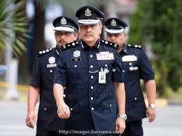 Pelantikan itu adalah antara 71 pertukaran pegawai. Bernama On Twitter Datuk Azmi Abu Kassim Dilantik Ketua Polis Kuala Lumpur Yang Baharu Berkuatkuasa 12 April Pdrmsia