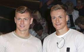 Join the discussion or compare with others! Toni Kroos Gratuliert Bruder Felix Zu Traumtor Fur Eintracht Braunschweig