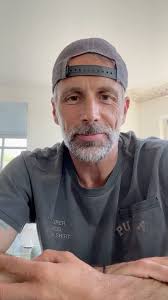 Einen musikalischen Gruß gibt es von Dirigent Felix Bender. Zusammen mit  den Musiker*innen für krebskranke Kinder hat er uns im Januar eine  fulminante Nacht der Mayas im Gewandhaus beschert. 🎹😍 #Wunschkonzert  #KrebsmachtkeinePause #