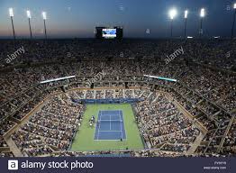 Arthur ashe stadium · louis . Arthur Ashe Stadium Centre Court Bei Nacht Uns Open 2014 New York Usa Stockfotografie Alamy