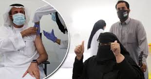 حصل لقاح شركتي فايزر وبيونتيك المضاد لكورونا على الترخيص في بريطانيا وينتظر الآن الترخيص من هيئة الدواء الأمريكية. Ø§Ù„Ø³Ø¹ÙˆØ¯ÙŠØ© ØªØ¨Ø¯Ø£ Ø£ÙƒØ¨Ø± Ø¹Ù…Ù„ÙŠØ© ØªØ·Ø¹ÙŠÙ… Ù„Ù‚Ø§Ø­ ÙØ§ÙŠØ²Ø± Ø¨ÙŠÙˆÙ†ØªÙƒ Ø¶Ø¯ ÙƒÙˆØ±ÙˆÙ†Ø§ Ø¨ØªÙˆØ¬ÙŠÙ‡Ø§Øª Ù…Ù† Ø®Ø§Ø¯Ù… Ø§Ù„Ø­Ø±Ù…ÙŠÙ† ÙˆØ²ÙŠØ± Ø§Ù„ØµØ­Ø© Ø£ÙˆÙ„ Ø§Ù„Ù…ØªÙ„Ù‚ÙŠÙ† Ø§Ù„Ø±Ø¨ÙŠØ¹Ø© ÙŠØ¨Ø´Ø± Ø¨Ø§Ù†ÙØ±Ø§Ø¬ Ø§Ù„Ø£Ø²Ù…Ø© ÙˆÙŠØ¤ÙƒØ¯ Ø§Ù„Ù„Ù‚Ø§Ø­ Ø¢Ù…Ù† ÙˆØ§Ù„ØªÙ„Ù‚ÙŠØ­ 3 Ù…Ø±Ø§Ø­Ù„ ÙˆØ§Ù„Ø£ÙˆÙ„ÙˆÙŠØ© Ù„ÙƒØ¨Ø§Ø± Ø§Ù„Ø³Ù†