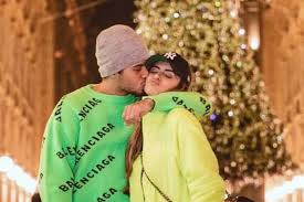 Algumas horas antes, zé felipe publicou uma foto ao lado de isabella arantes, assumindo o namoro. Sertanejo Ze Felipe E Isabella Arantes Ficam Noivos