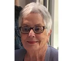 Suzanne Lyons's Instagram, Twitter & Facebook