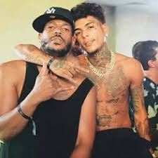 Segundo as informações repassadas à polícia, kevin nascimento bueno, 23 anos, o mc kevin, morreu depois de cair do 11º andar de um hotel, na barra da tijuca. Mc Kevin