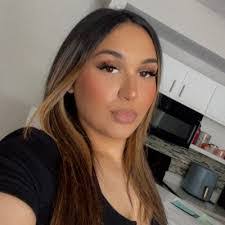 Kaitlyn Mckinnon's Instagram, Twitter & Facebook