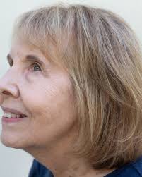 𝐋𝐞𝐭'𝐬 𝐭𝐚𝐥𝐤 𝐠𝐫𝐚𝐲 𝐛𝐥𝐞𝐧𝐝𝐢𝐧𝐠! ✨ Color touch ups aren't  always the way to go when disguising grays, especially for our more low  maintenance guests. That's where gray blending comes in! The goal