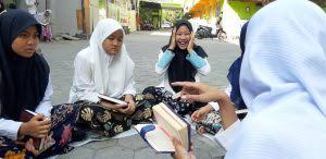 We did not find results for: Suasana Pesantren Di Smp Khadijah 2 Darmo Permai Seperti Apa