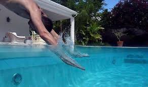 Um algen im pool zu entfernen, gilt es zunächst, den pool samt wänden, boden, stufen und poolfolie gründlich zu reinigen. Dive Into The Benefits Of Swimming Pool Time Swimming Benefits In Ground Pools