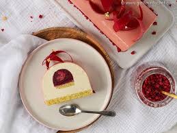 Buche De Noel Framboise Et Vanille Tahiti Recipe Delicious Christmas Desserts Buche De Noel Food Illustrations