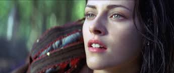 SNEAK PEEK : Kristen Stewart Has An Axe To Grind In "Snow White and The  Huntsman"