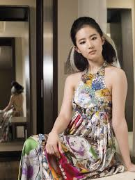 Actress liu yifei reposted a comment supporting hong kong's police on social media platform image captionthe hashtag #boycottmulan began gaining traction on twitter after liu yifei's post. Liu Yifei Wanita Perkumpulan Wanita Wanita Cantik