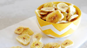 To easily make baked banana chips, arrange a single layer of banana slices on a baking sheet and squeeze lemon juice over them. How To Make Banana Chips Youtube