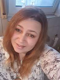 Hallo ihr Lieben, Ich brauche eine Veränderung. Fühle mich so nicht mehr  wohl. Was würdet ihr mir empfehlen was zu mir passen könnte,an Farbe und  Schnitt? Freue mich schon auf Antworten. Dankeschön