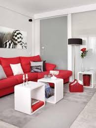 Repeignons les murs du salon avec une peinture grise ou taupe pour lui donner une allure elegante et raffinee. 55 Idees De Salon Rouge Salon Rouge Canape Rouge Decoration Interieure