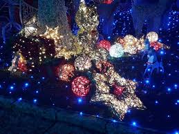 La casa di babbo natale di melegnano da anni è diventata una tappa fissa per gli amanti di decorazioni e mercatini; La Casa Di Babbo Natale Torna A Illuminarsi Si Rinnova La Tradizione Di Melegnano La Repubblica