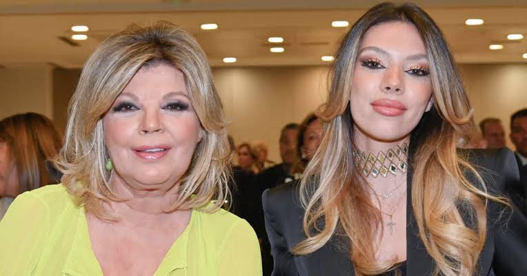 Terelu Campos y Alejandra Rubio se refugian en la música tras la polémica  con Rocío Flores: noche de concierto y complicidad